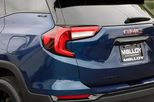 Used 2023 GMC Terrain SLE w/ Driver Convenience Package image 5