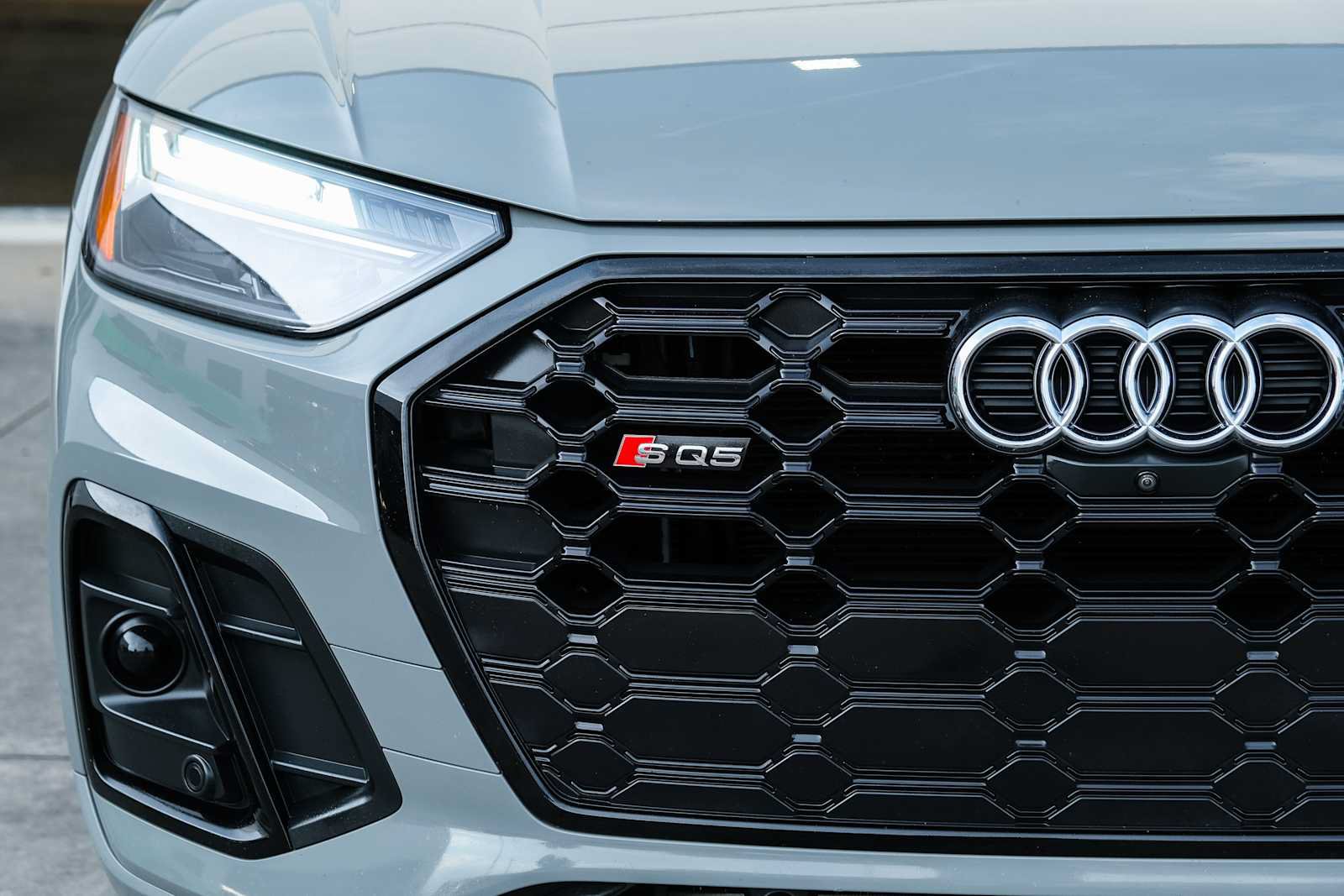 Used 2021 Audi SQ5 Premium Plus w/ Premium Plus Package AWD/4WD image 3