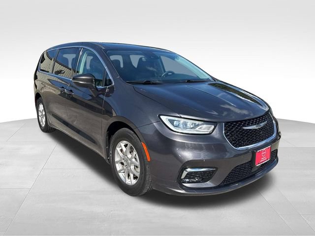 Used 2023 Chrysler Pacifica Touring-L FWD image 1