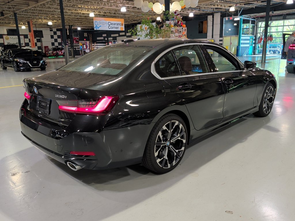 Certified 2025 BMW 330i xDrive Sedan AWD/4WD image 11