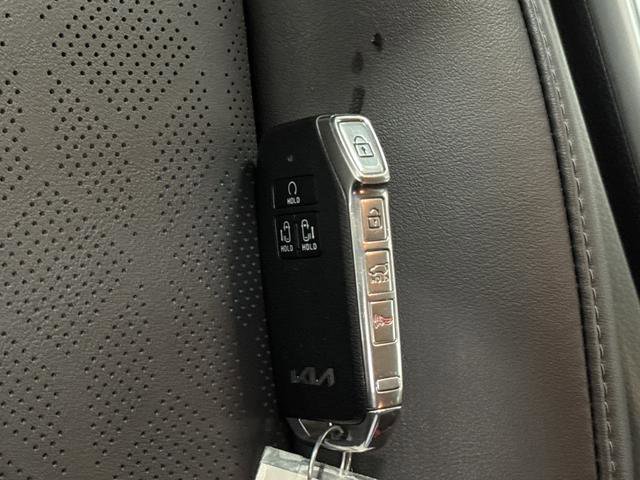 Used 2024 Kia Carnival EX image 26