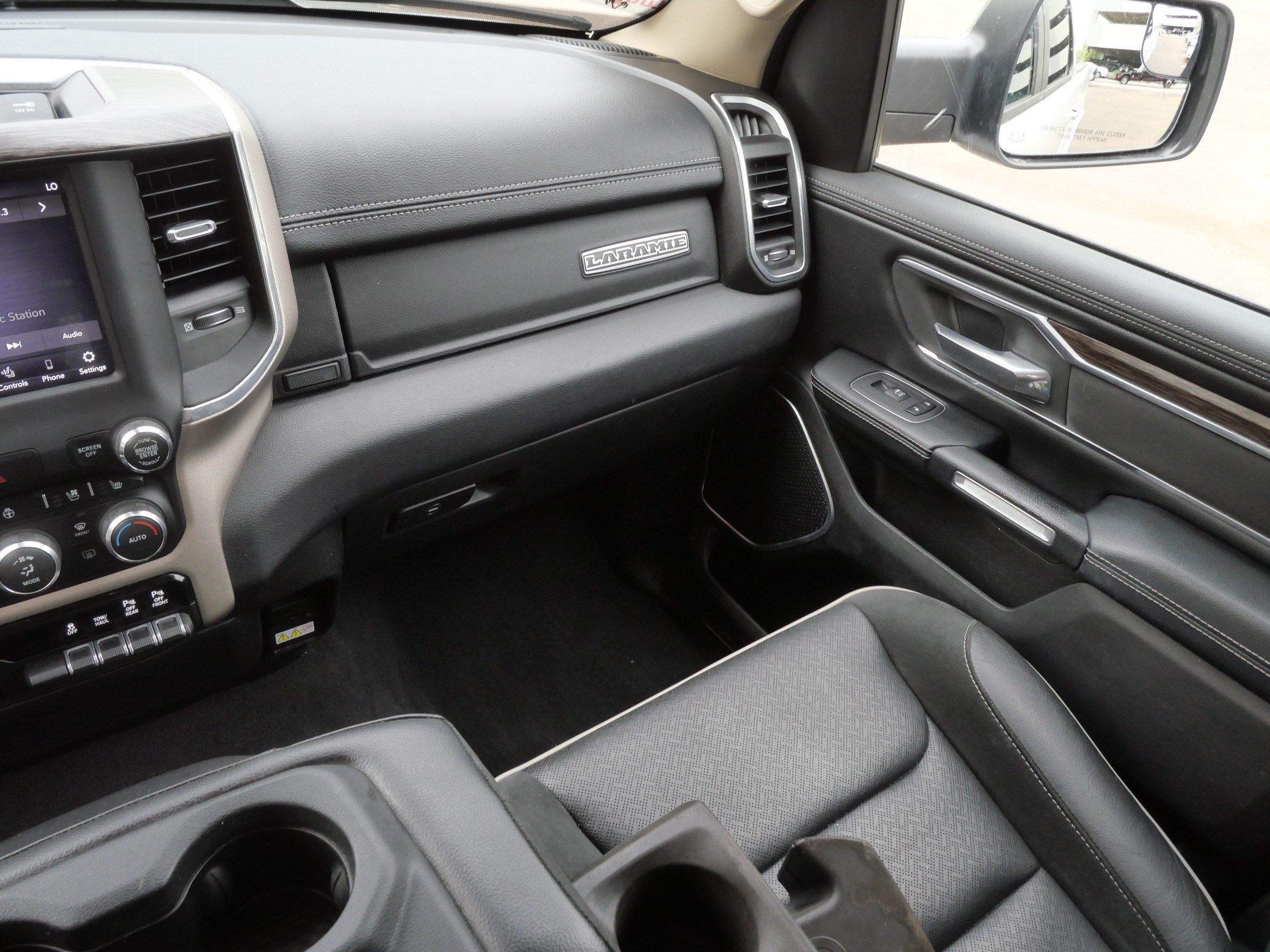 Used 2019 RAM 1500 Laramie AWD/4WD image 11