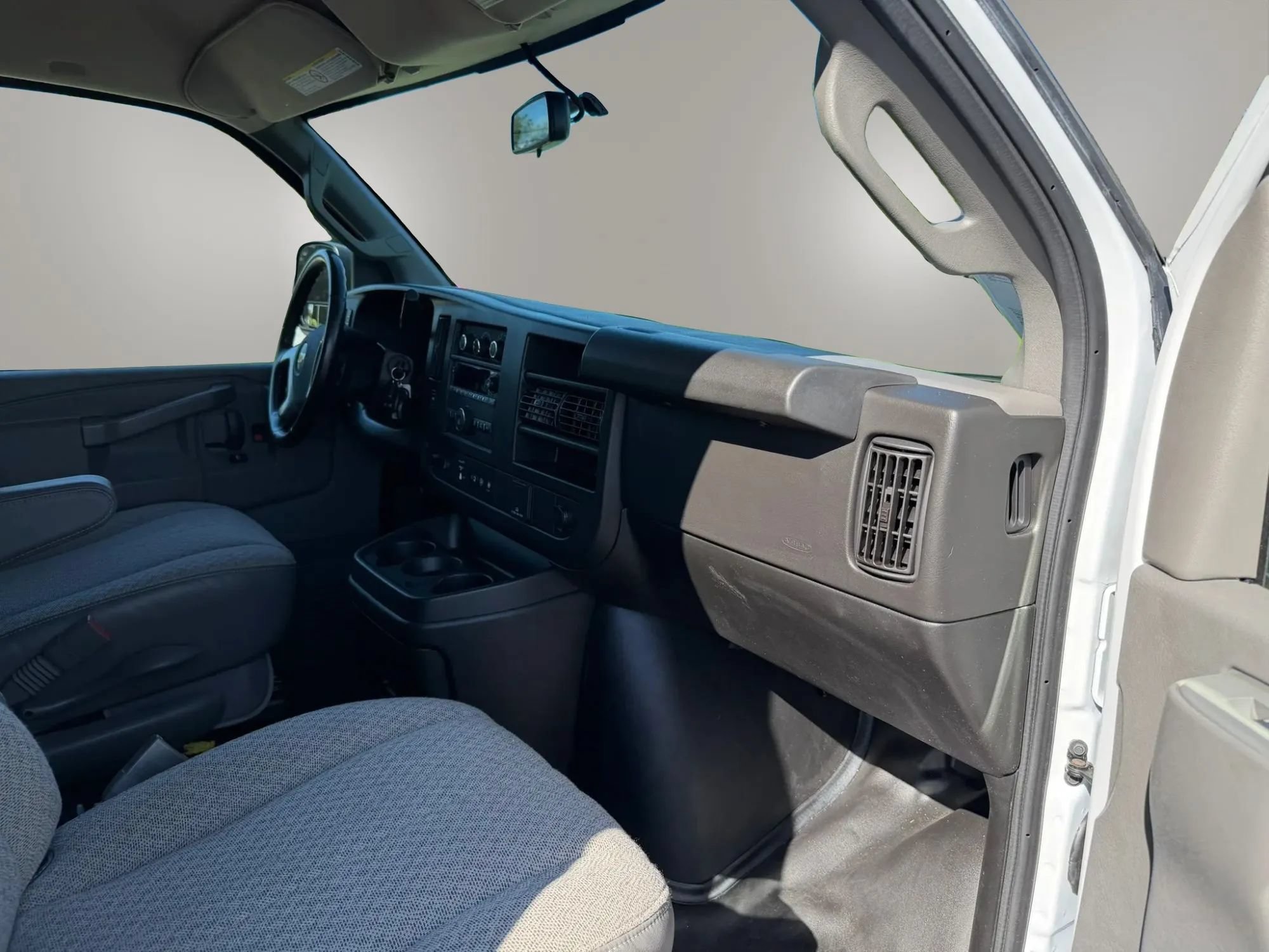 Used 2019 Chevrolet Express 2500 w/ Driver Convenience Package RWD image 41