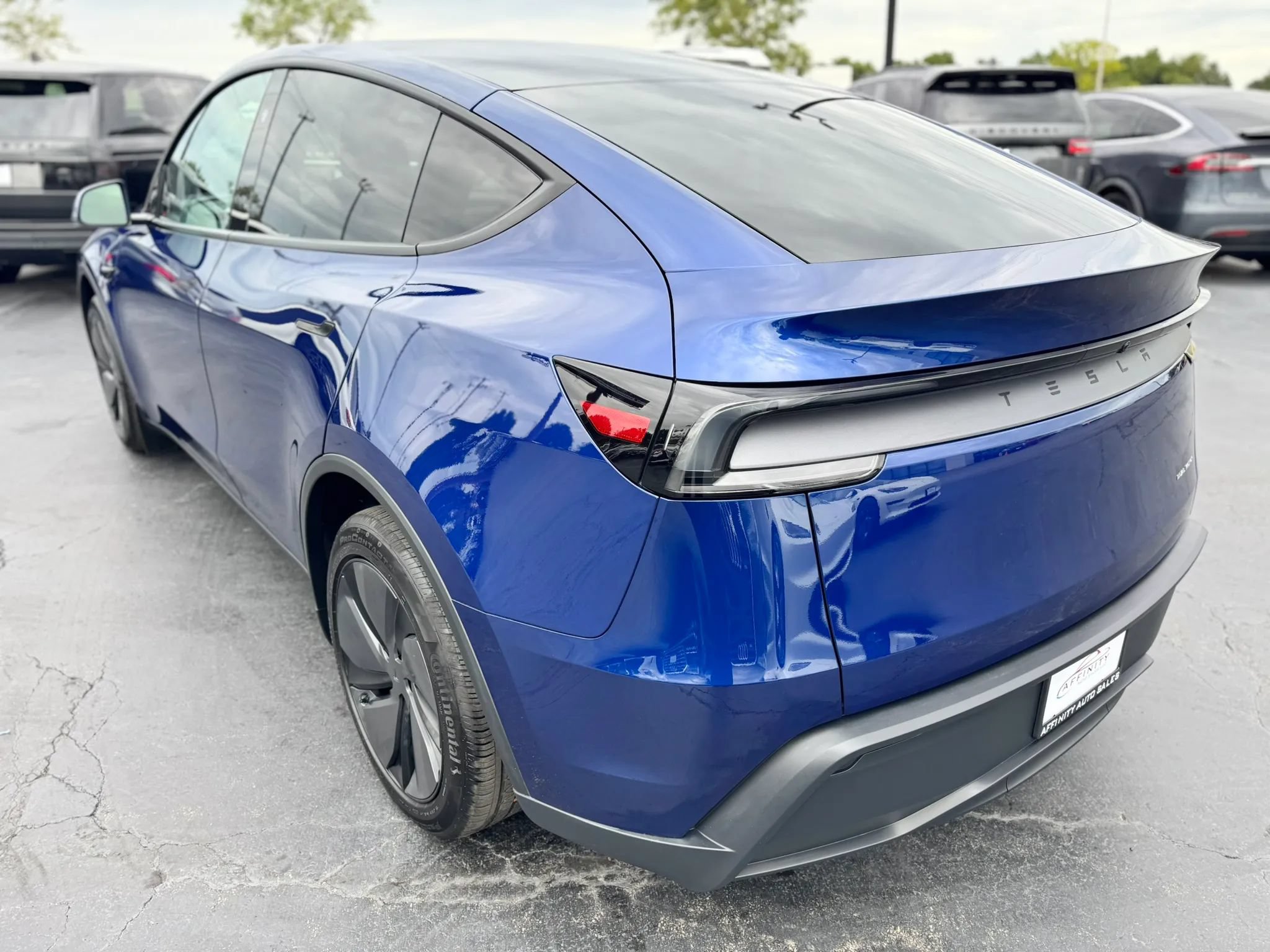 Used 2026 Tesla Model Y Long Range AWD/4WD image 3