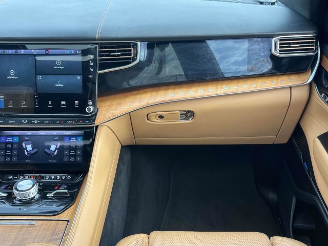 Used 2023 Jeep Grand Wagoneer Series III AWD/4WD image 20