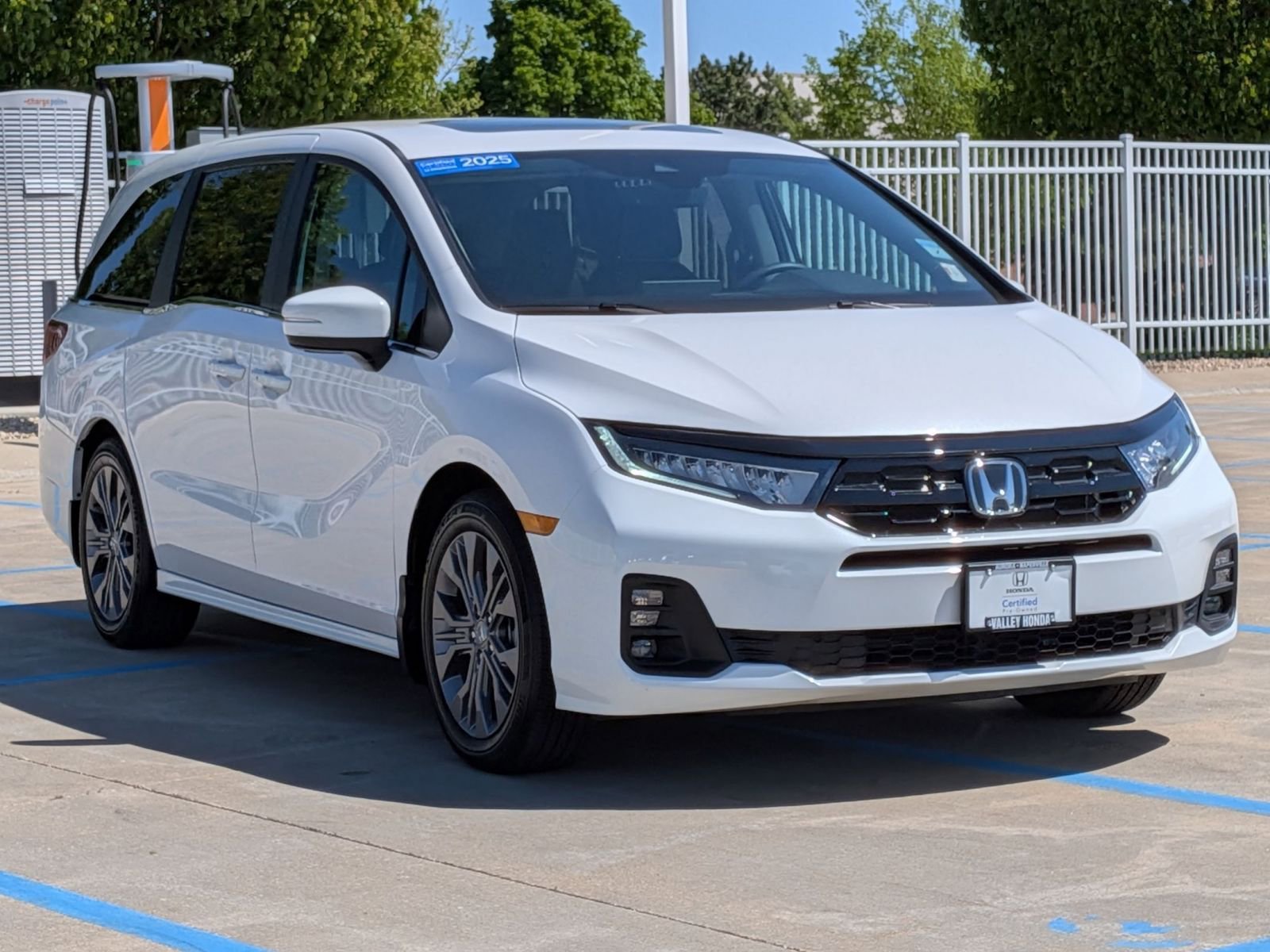 Certified 2025 Honda Odyssey Touring image 4