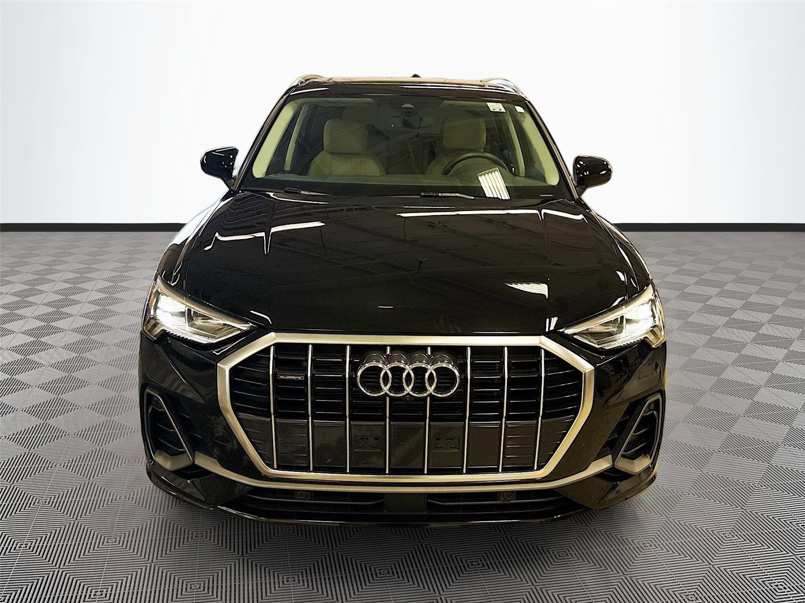 Certified 2025 Audi Q3 2.0T Premium Plus w/ Premium Plus Package AWD/4WD image 2