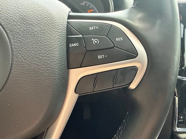Used 2021 Jeep Grand Cherokee Laredo X AWD/4WD image 14