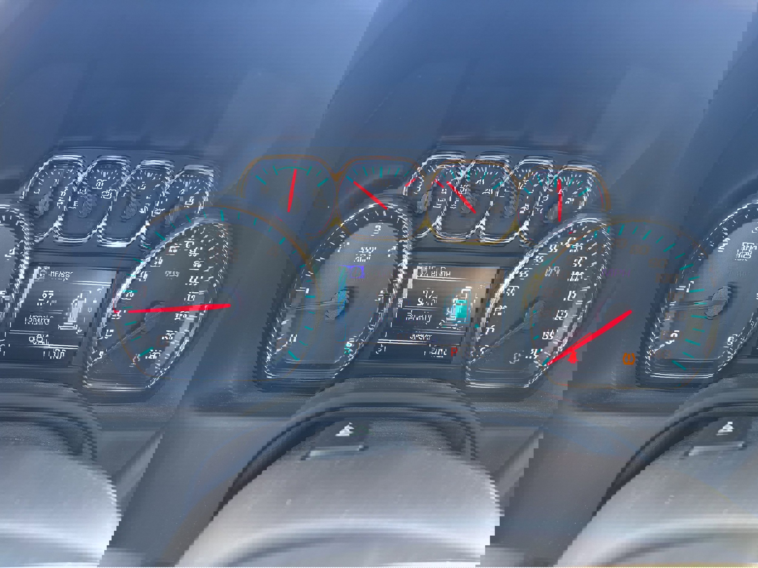 Used 2019 Chevrolet Suburban LT w/ Luxury Package AWD/4WD image 11