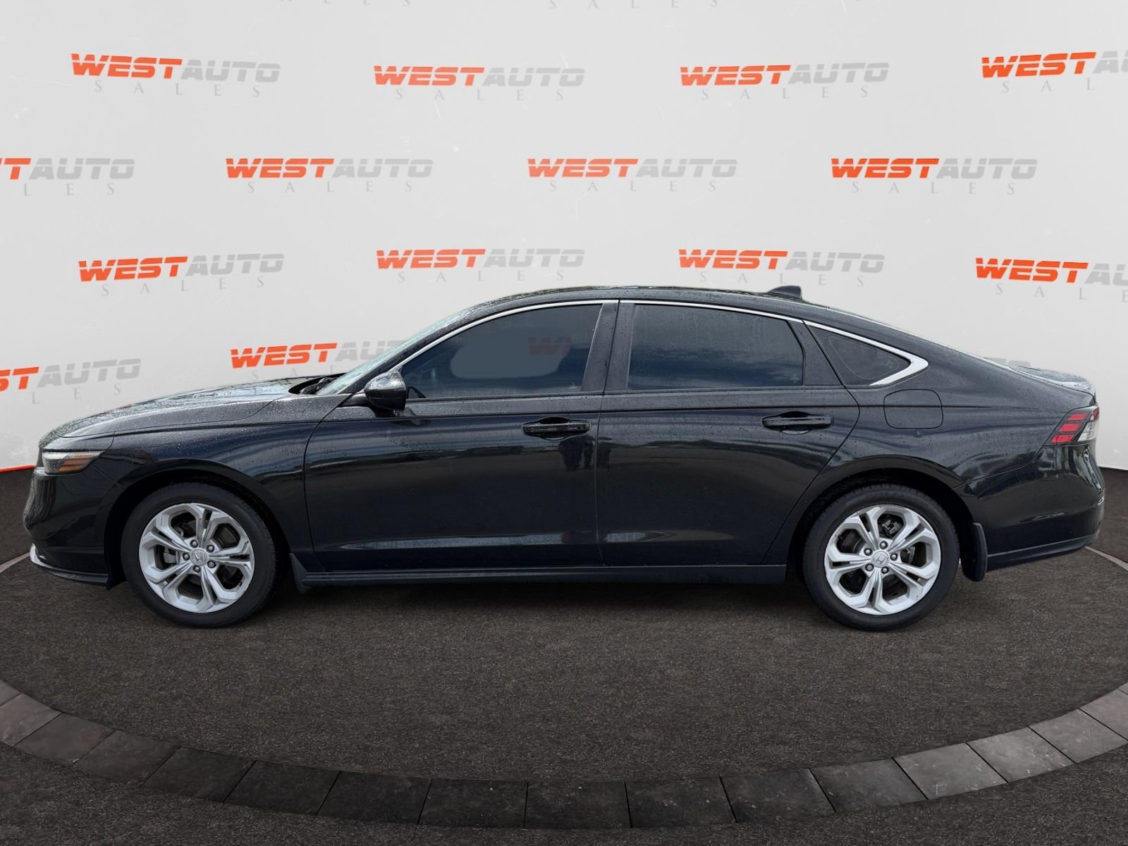 Used 2023 Honda Accord LX image 2