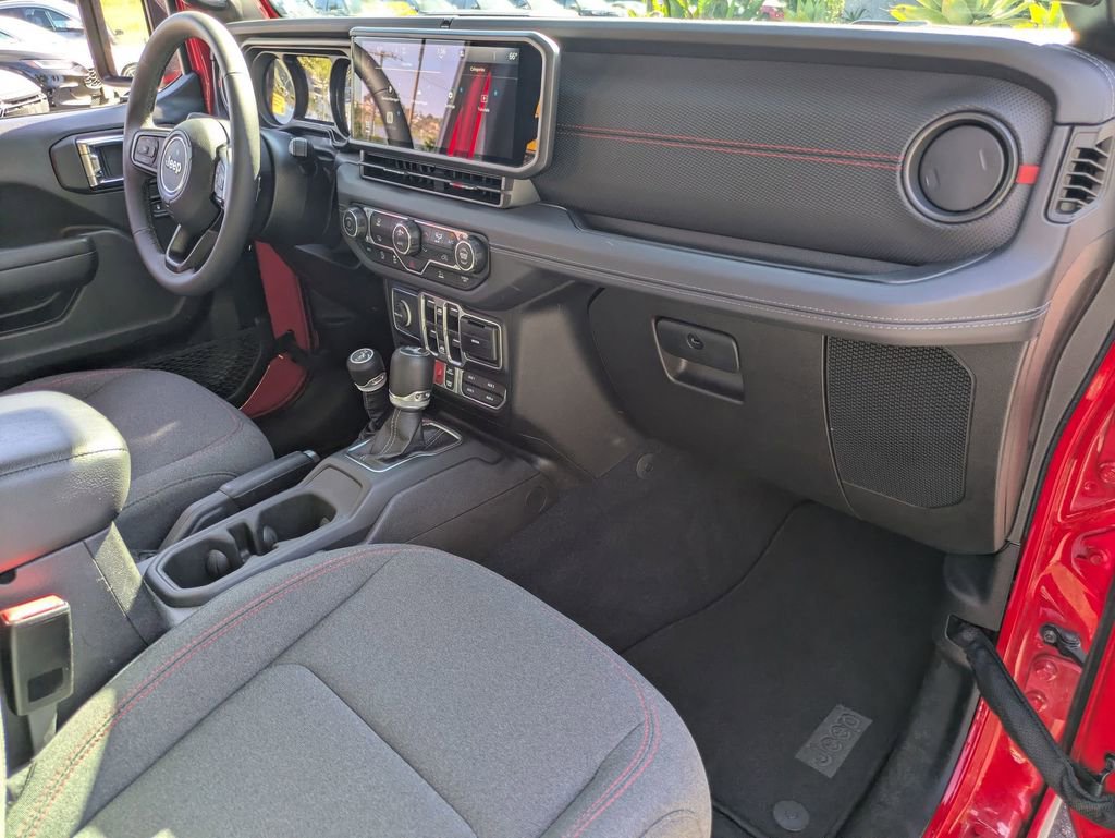 Used 2025 Jeep Wrangler Unlimited Rubicon image 30