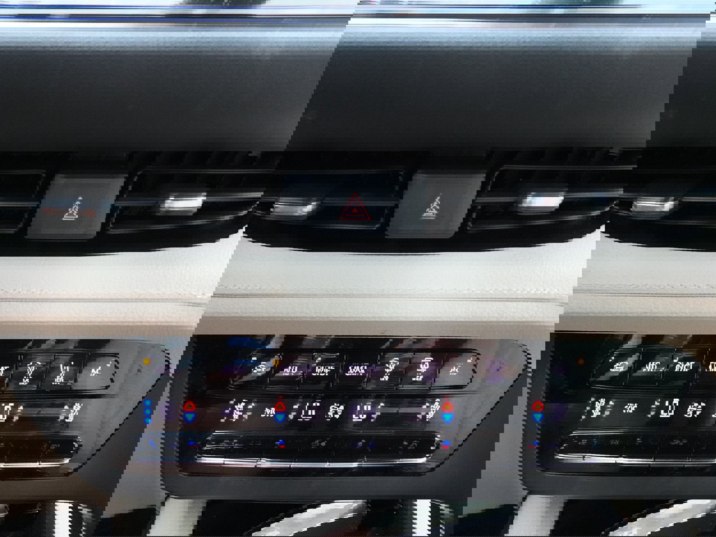 Used 2023 Buick Envision Avenir image 28