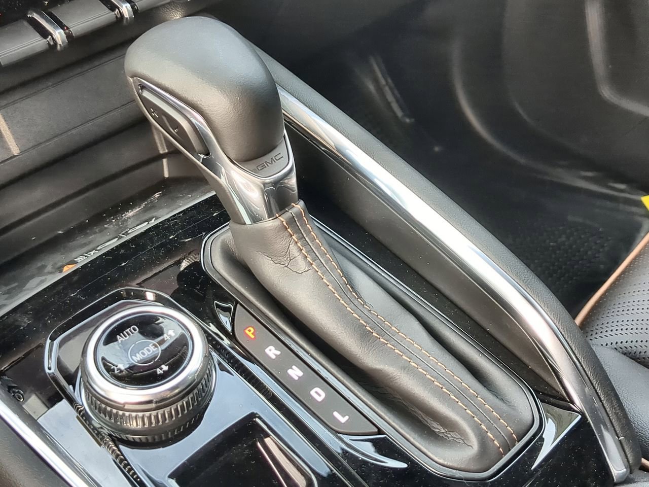 New 2025 GMC Canyon AT4 w/ Nightfall Edition image 16