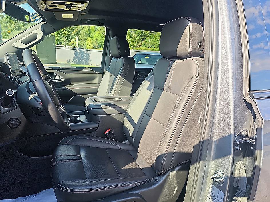 Used 2022 Chevrolet Tahoe RST w/ Luxury Package AWD/4WD image 16