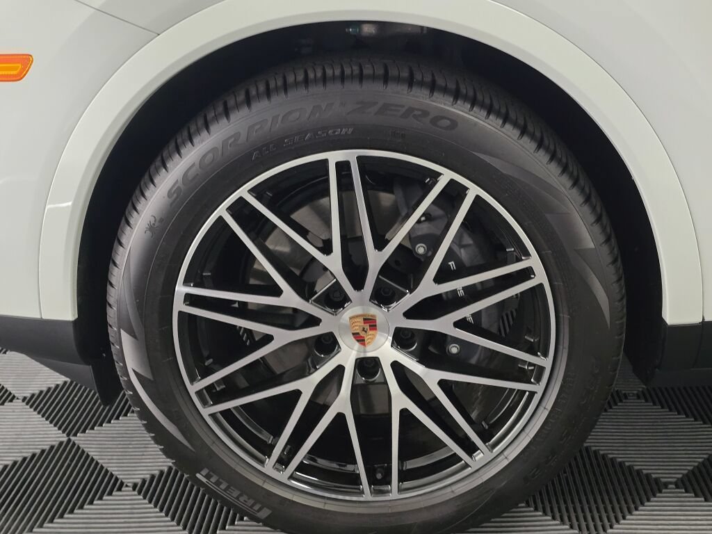 Certified 2026 Porsche Cayenne Coupe AWD/4WD image 11