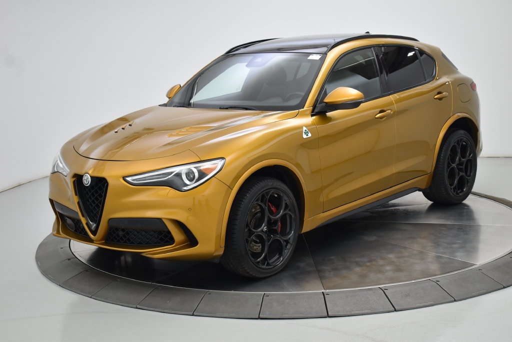 Used 2022 Alfa Romeo Stelvio Quadrifoglio w/ Active Assist Plus Package AWD/4WD image 20