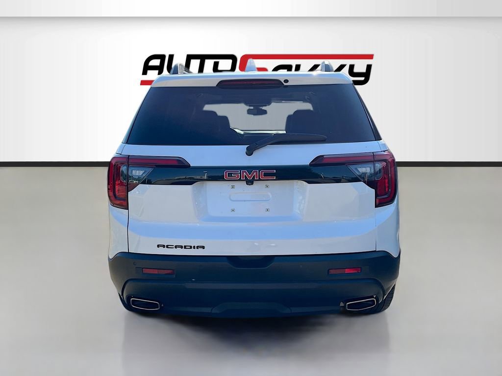 Used 2023 GMC Acadia SLT w/ Elevation Edition image 6
