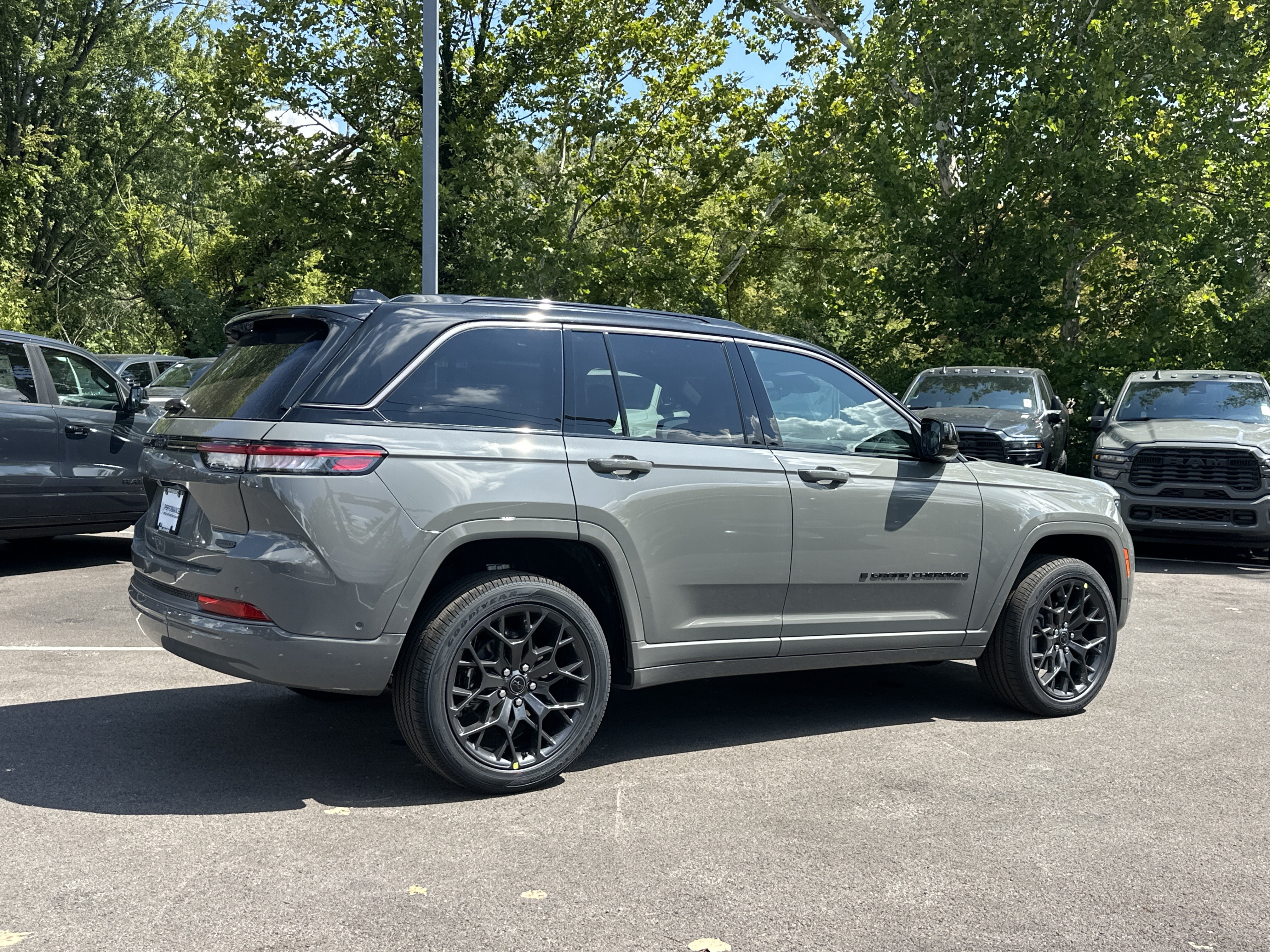 New 2027 Jeep Grand Cherokee Summit AWD/4WD image 19