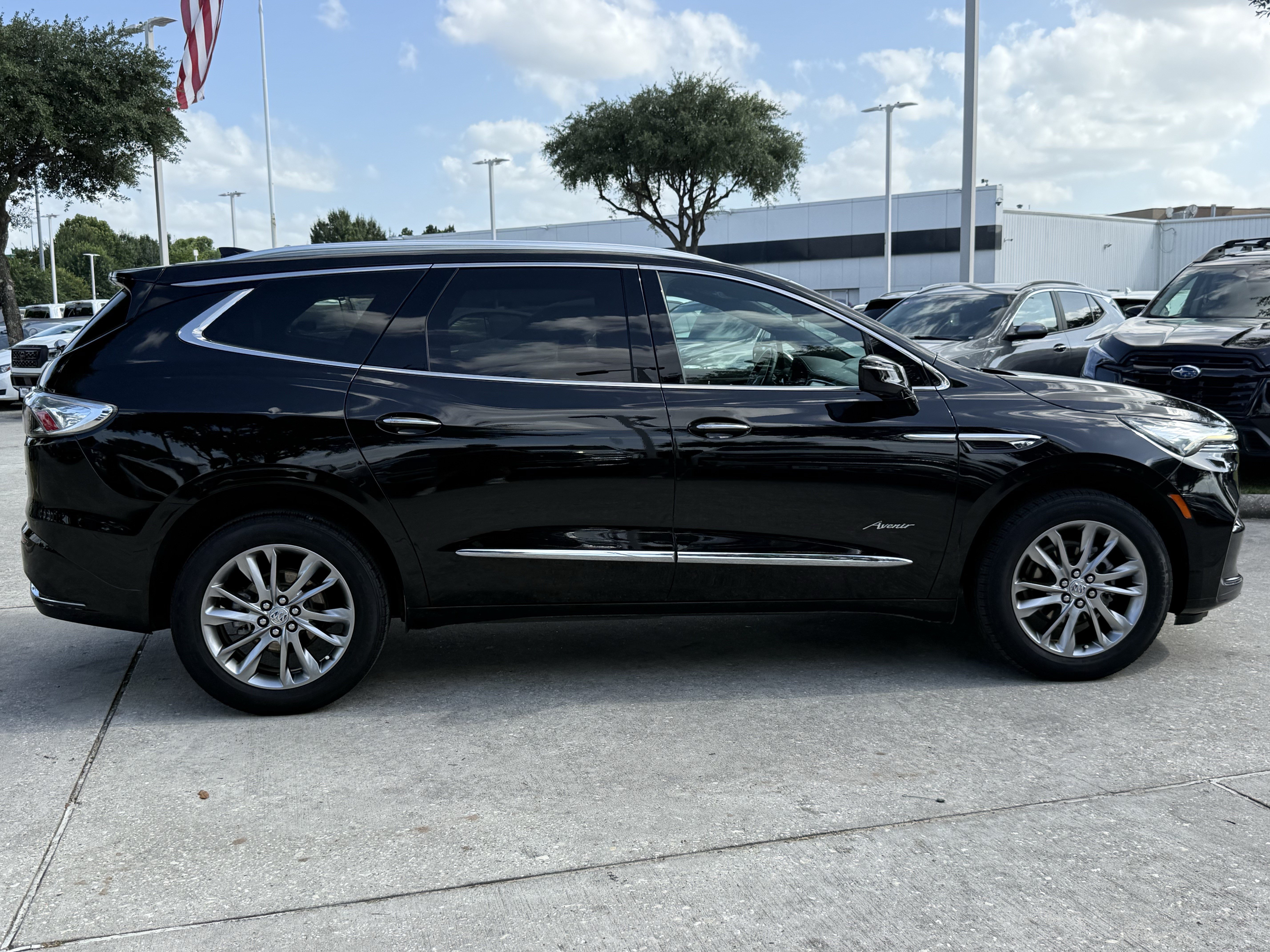 Used 2023 Buick Enclave Avenir w/ Avenir Technology Package FWD image 3