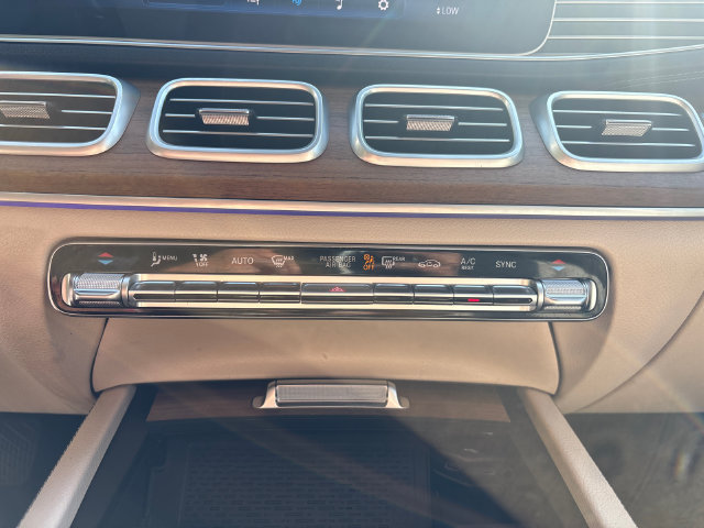 Used 2024 Mercedes-Benz GLS 450 4MATIC image 31