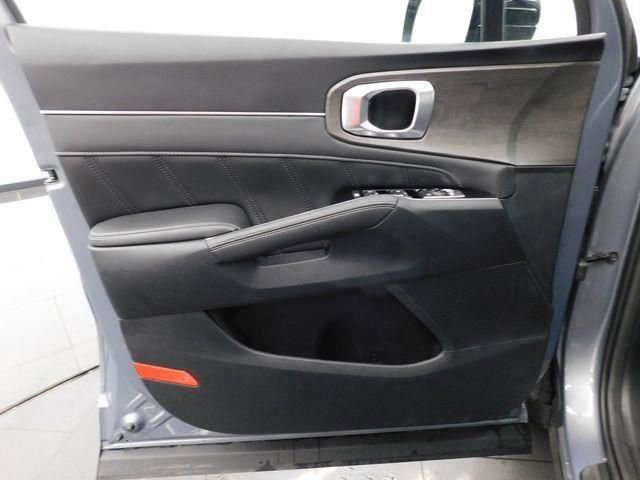 Used 2025 Kia Sorento SX image 31