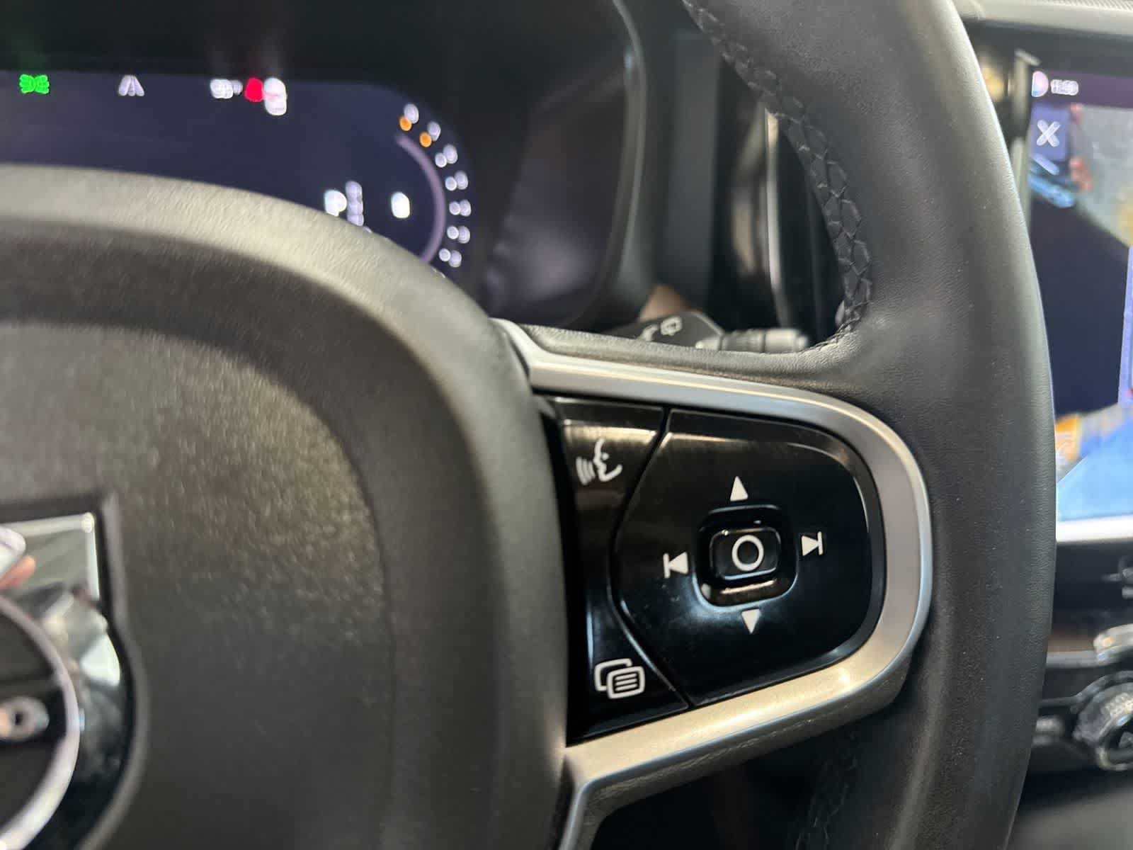Used 2023 Volvo XC60 B5 Plus w/ Climate Package AWD/4WD image 23
