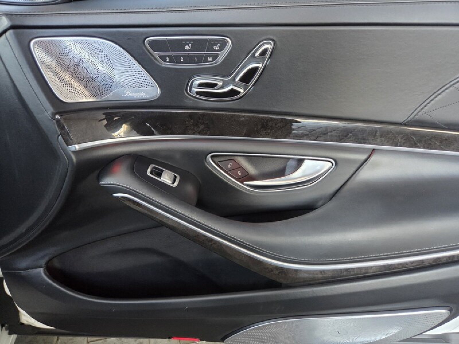 Used 2016 Mercedes-Benz Maybach S 600 image 25