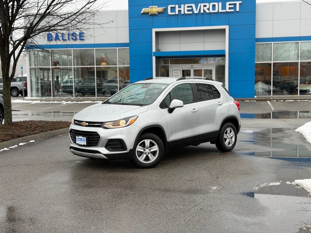 Used 2022 Chevrolet Trax LT w/ LT Convenience Package image 9