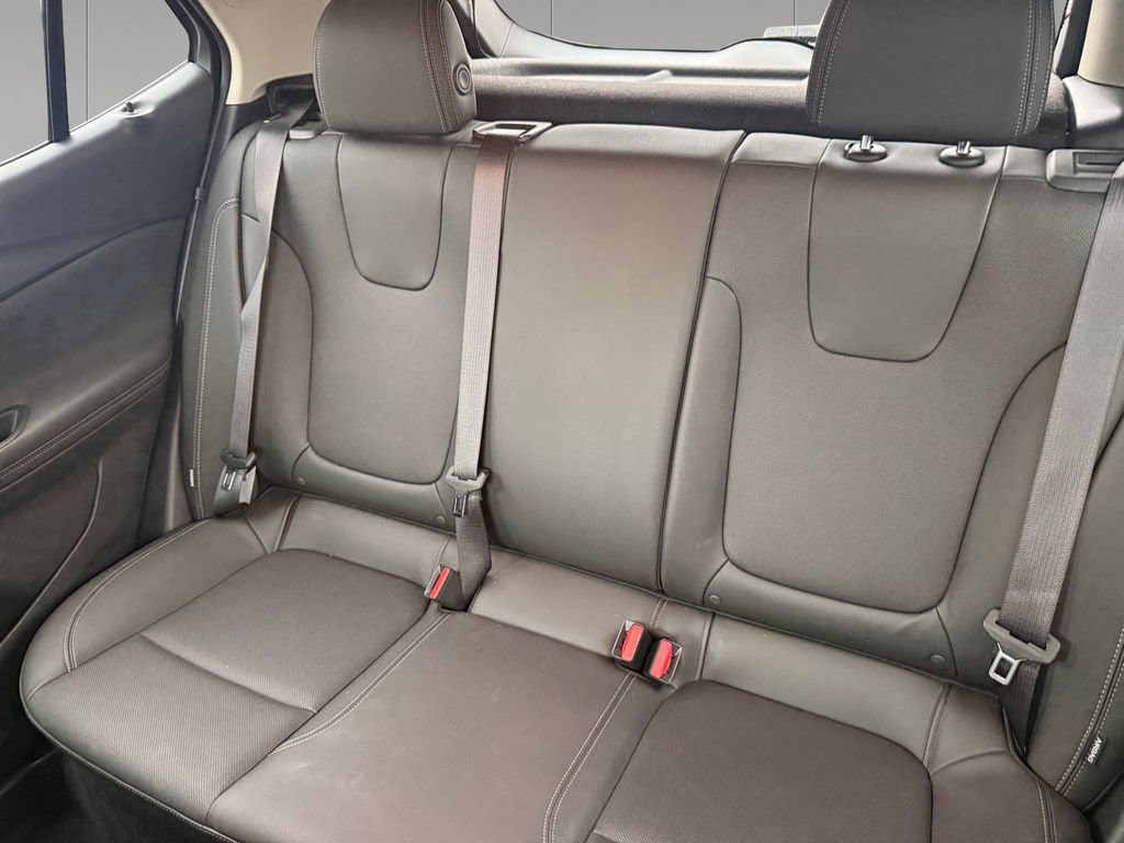 Used 2024 Buick Encore GX Sport Touring image 16