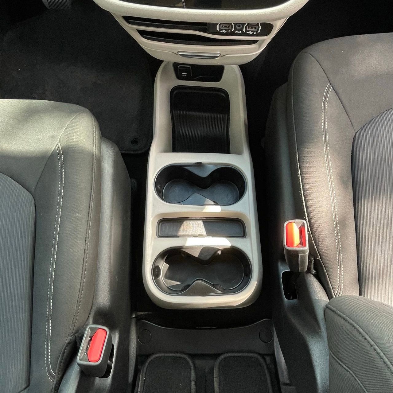 Used 2023 Chrysler Voyager LX image 18