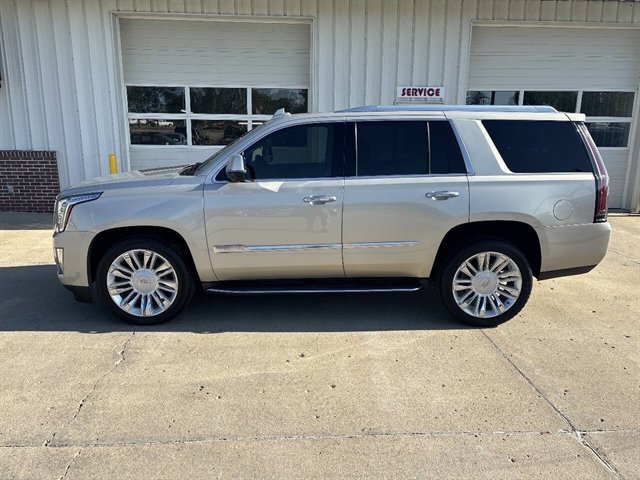 Used 2016 Cadillac Escalade Luxury AWD/4WD image 1