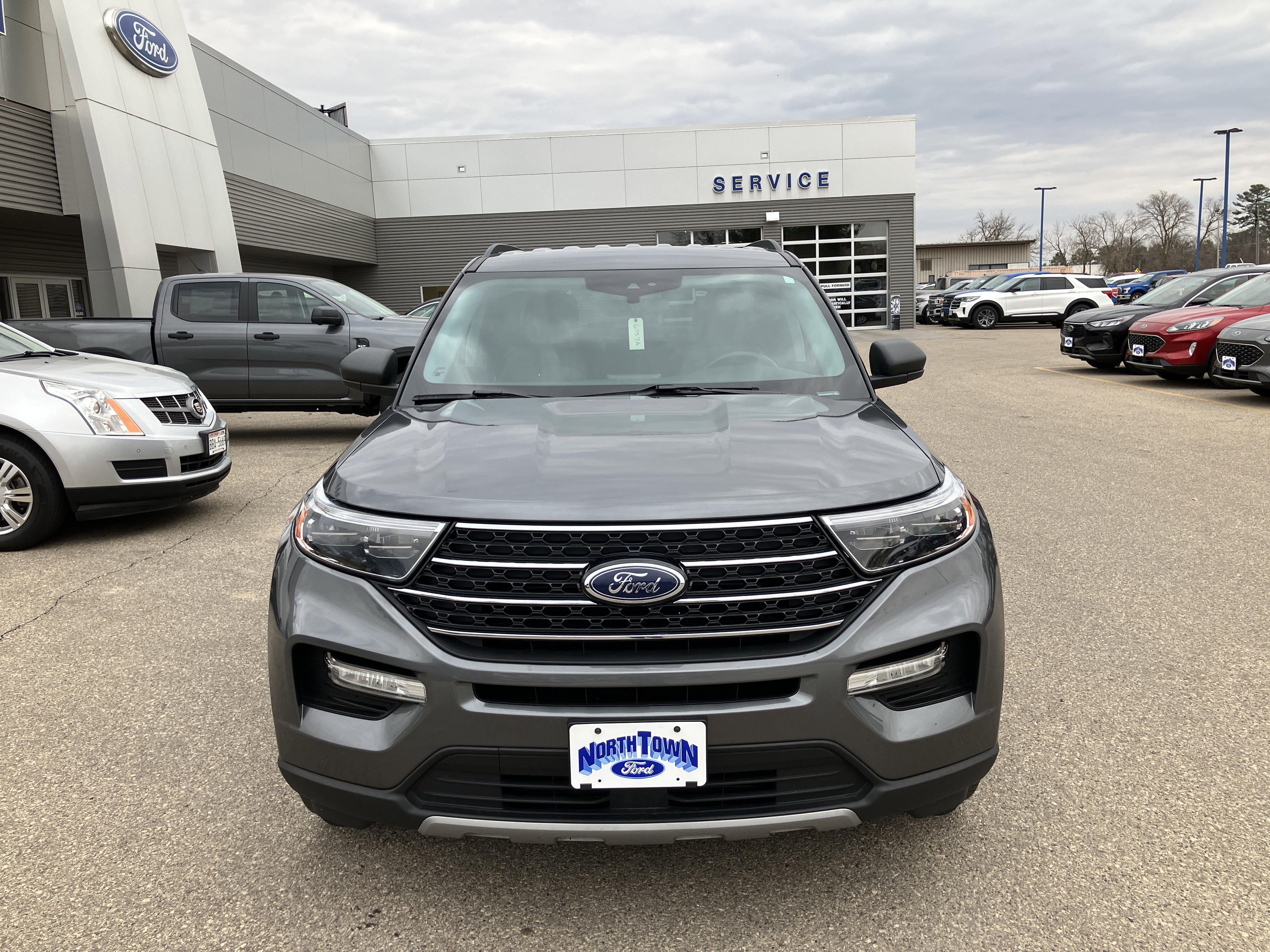 Used 2021 Ford Explorer XLT w/ Equipment Group 202A AWD/4WD image 3