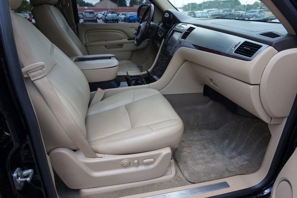 Used 2013 Cadillac Escalade Premium AWD/4WD image 31