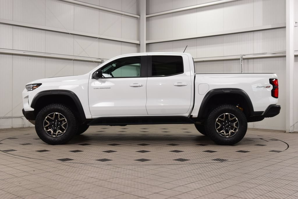 Used 2024 Chevrolet Colorado ZR2 w/ ZR2 Convenience Package III AWD/4WD image 4