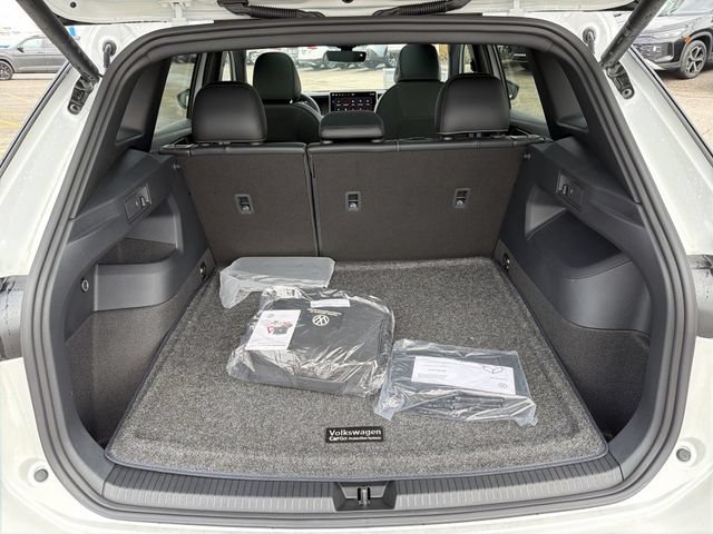 New 2026 Volkswagen Tiguan SE R-Line FWD image 24