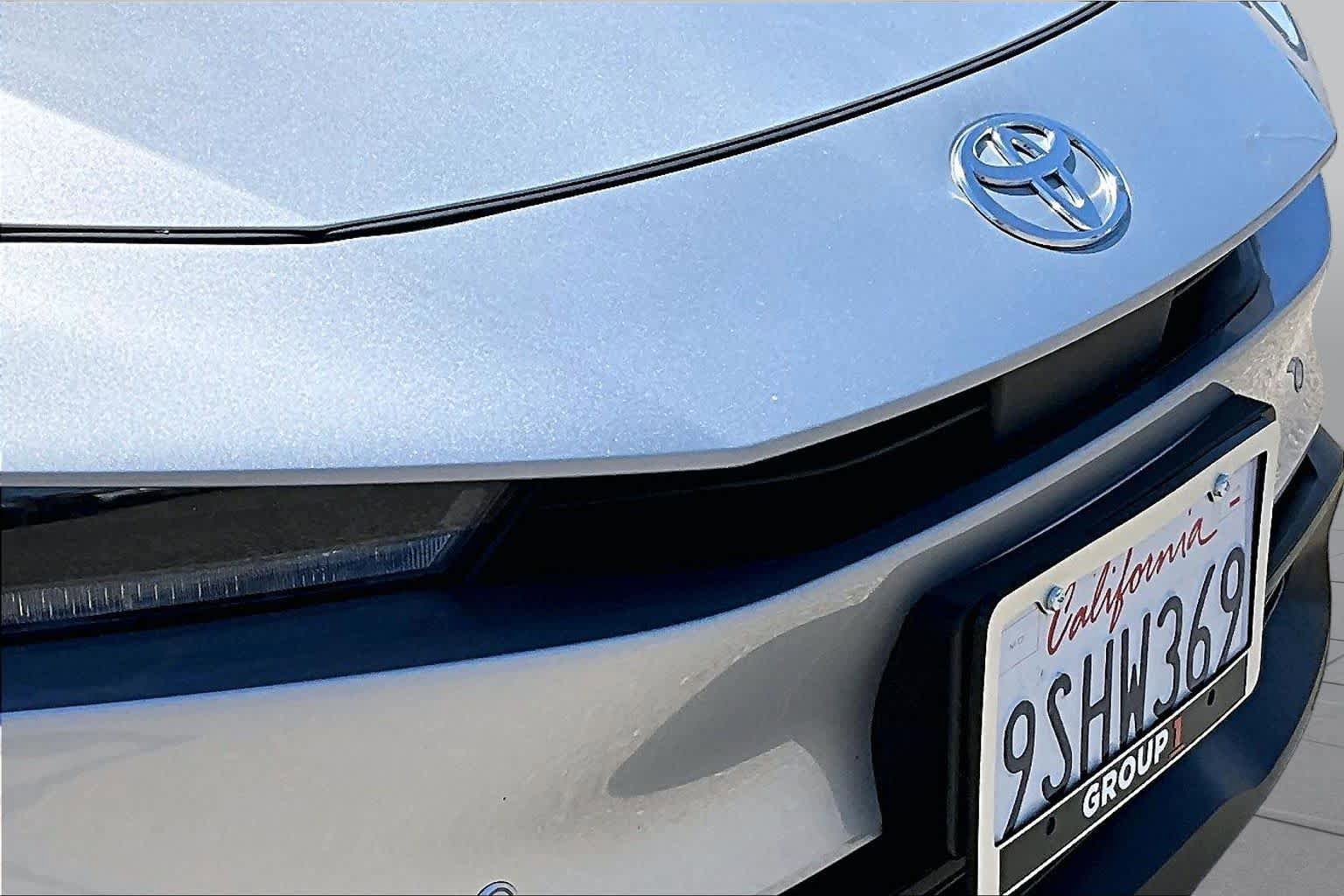 Used 2025 Toyota Prius LE FWD image 29