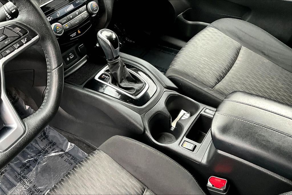 Used 2020 Nissan Rogue SV image 17