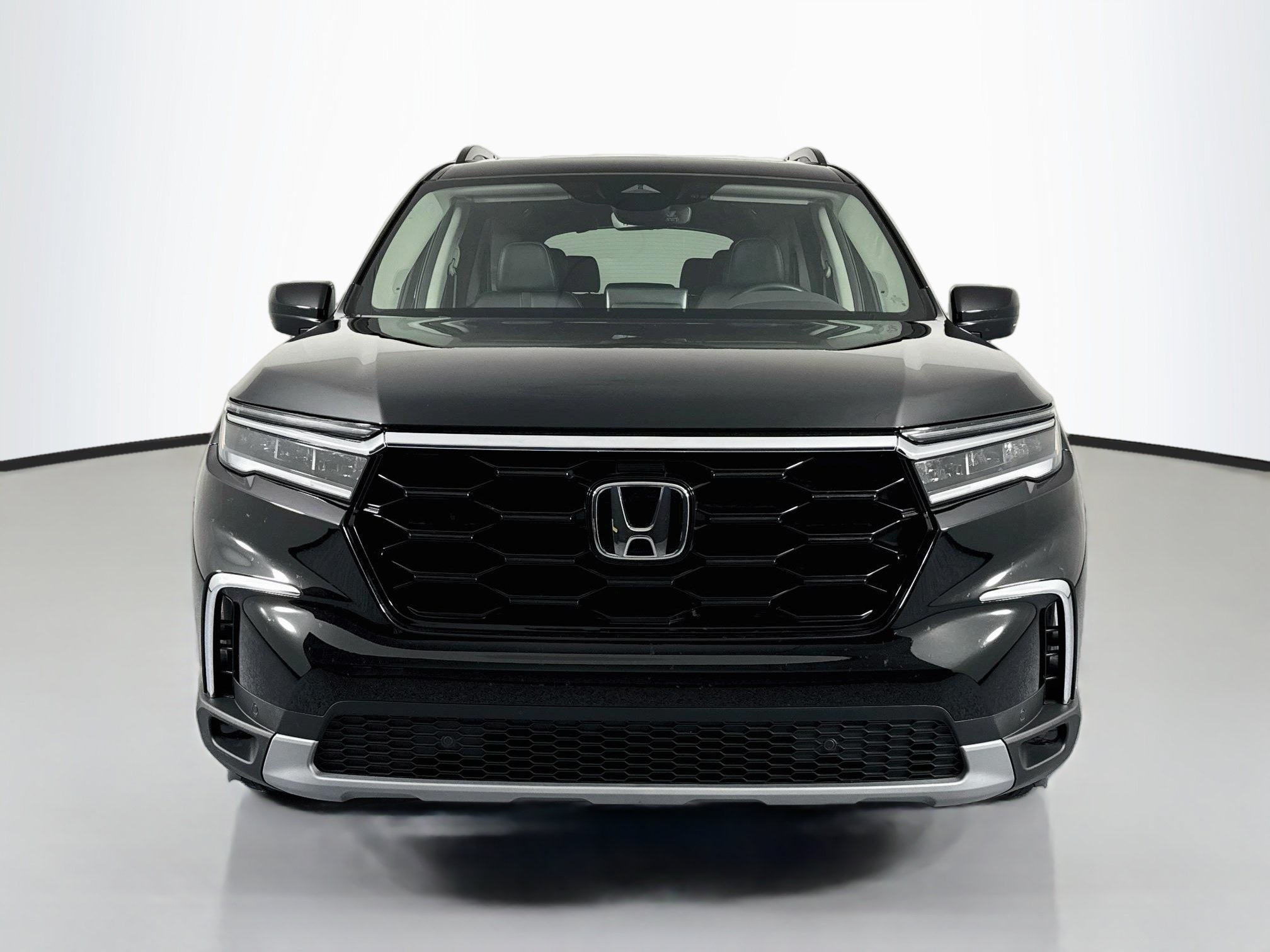 Certified 2024 Honda Pilot Touring image 2