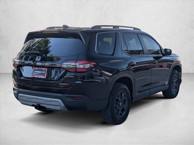 Certified 2025 Honda Pilot TrailSport image 5