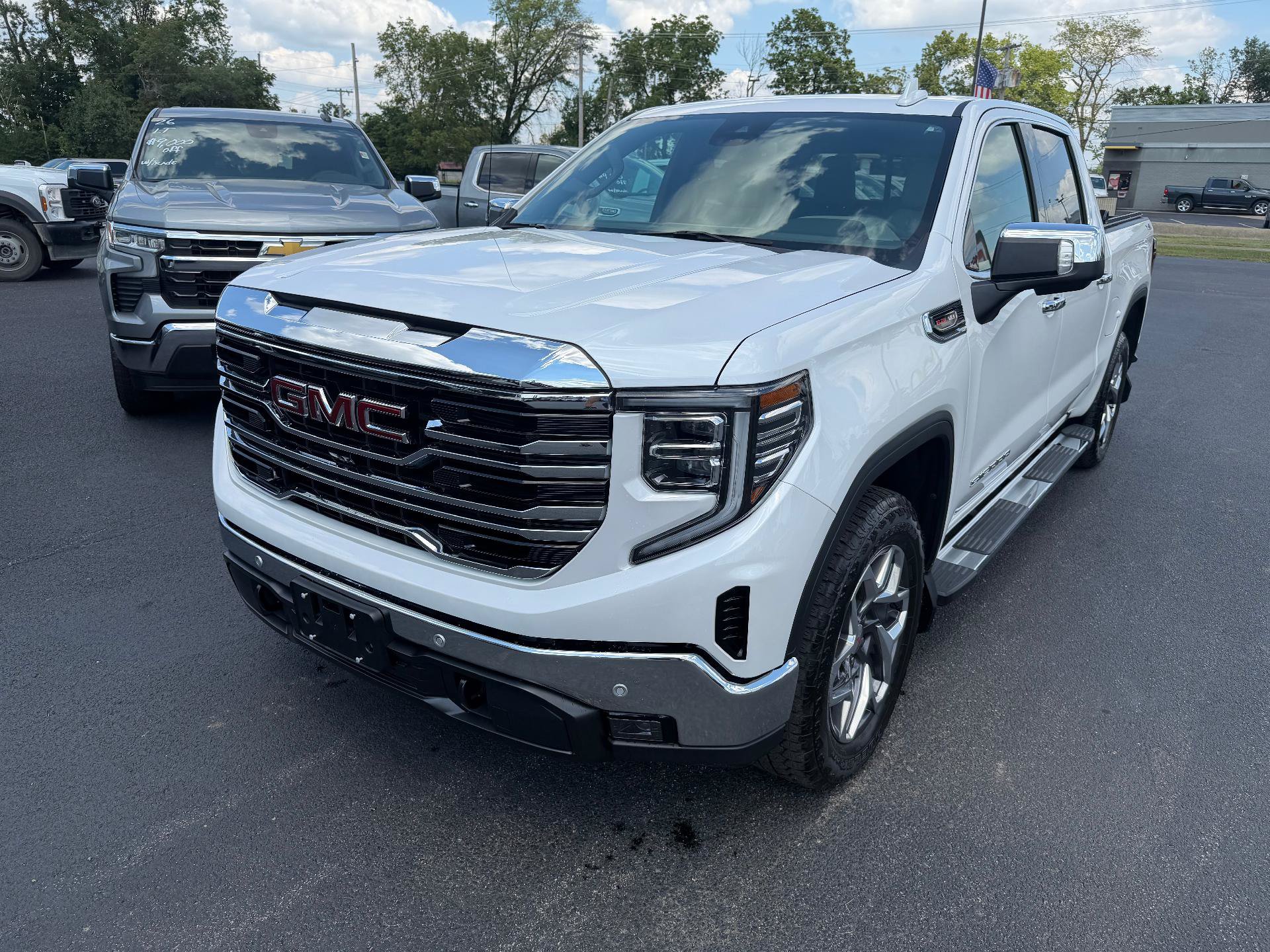 Used 2024 GMC Sierra 1500 SLT w/ SLT Premium Plus Package AWD/4WD image 1