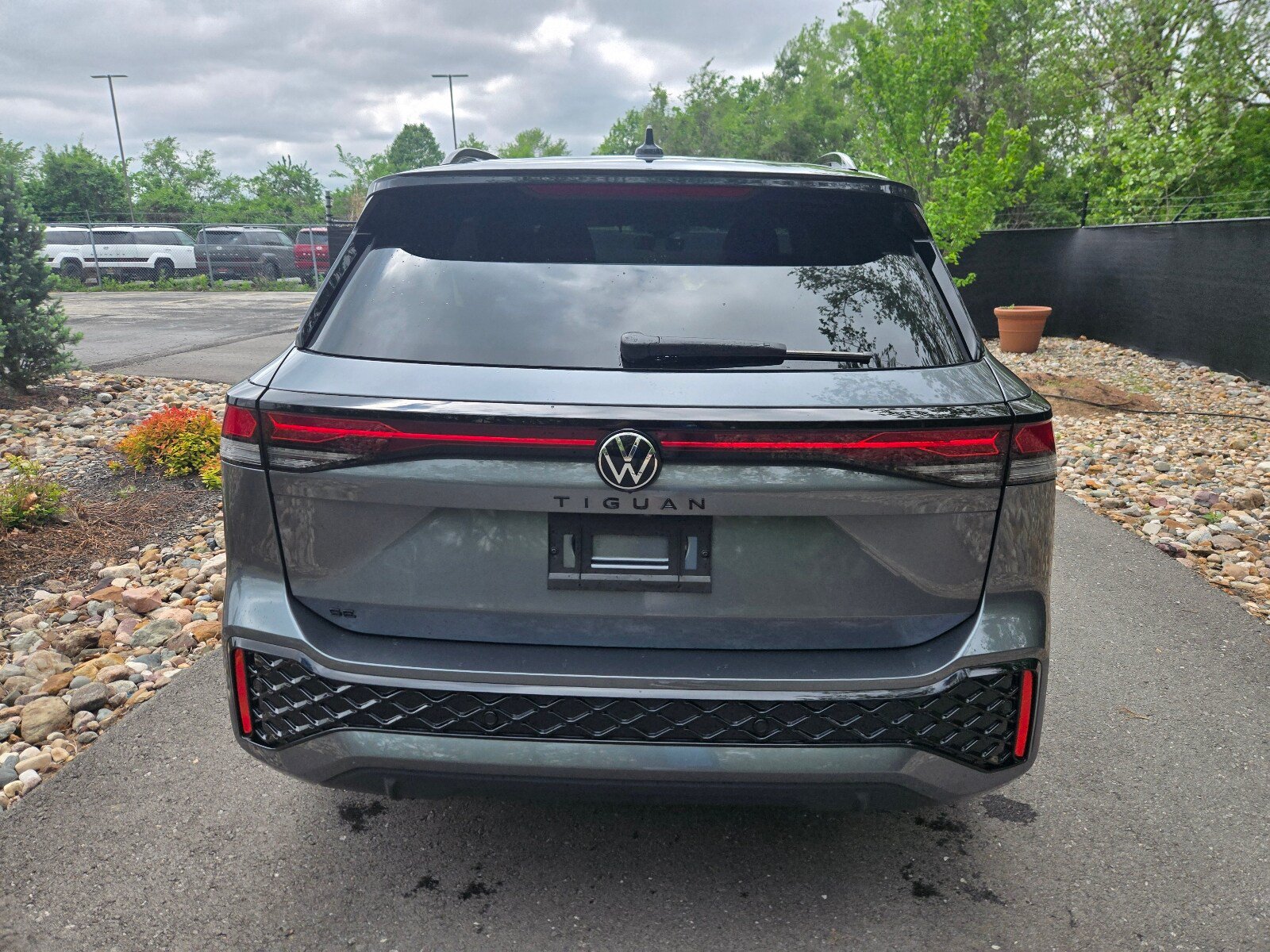 New 2026 Volkswagen Tiguan SE R-Line FWD image 4
