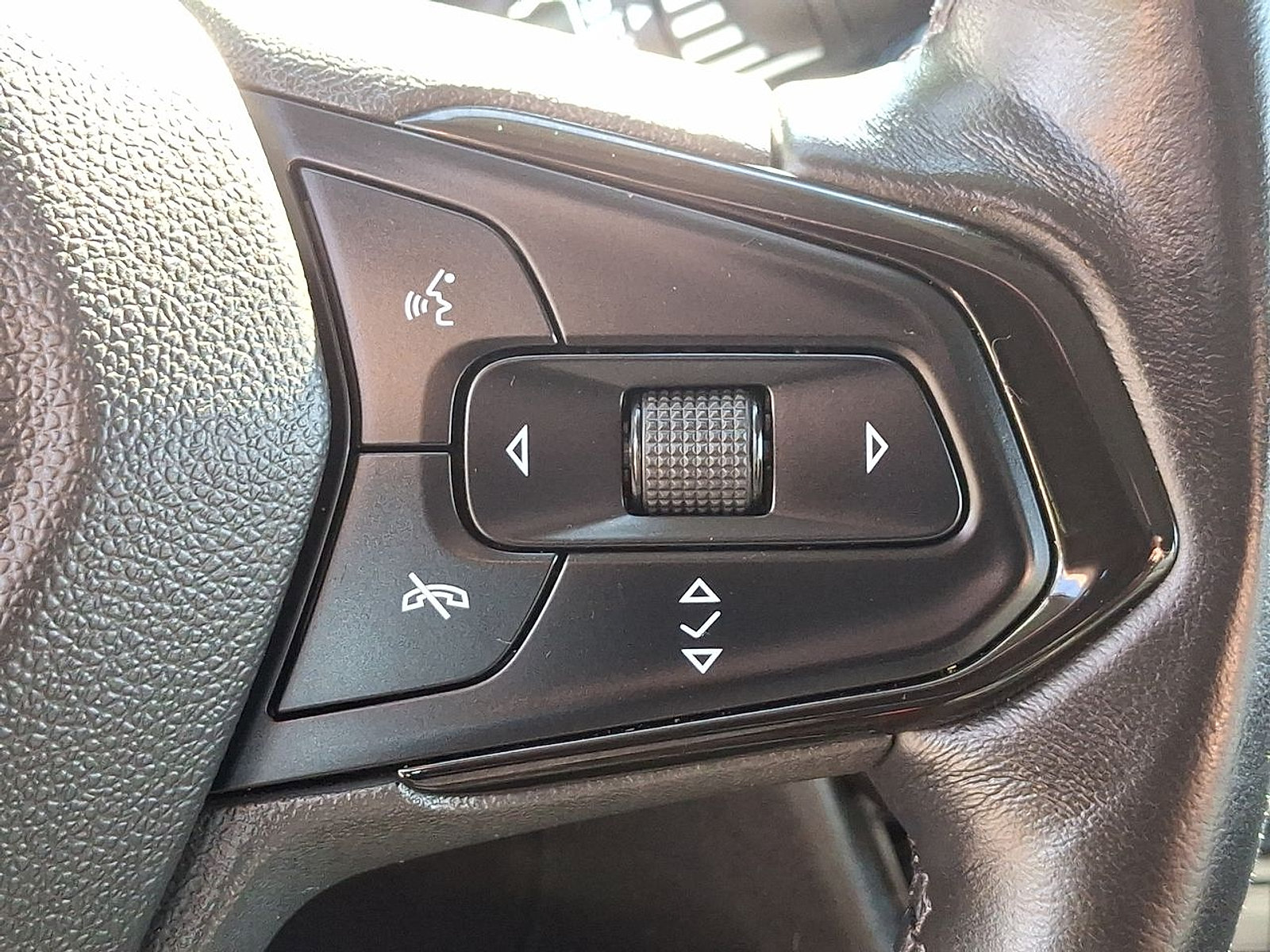 Certified 2023 Chevrolet Bolt EUV LT w/ Convenience Package FWD image 18