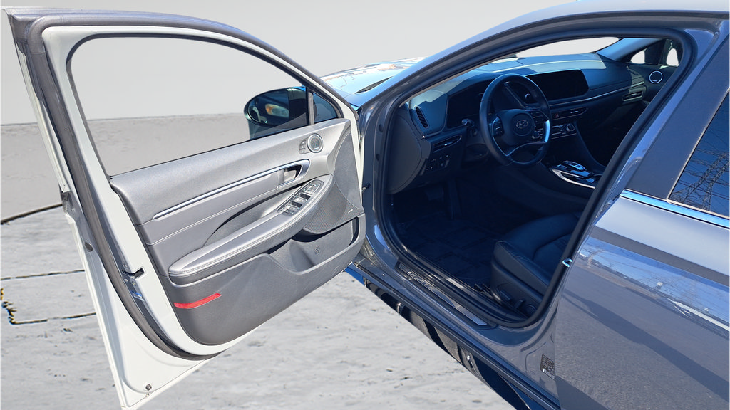 Used 2022 Hyundai Sonata Limited w/ Cargo Package FWD image 9