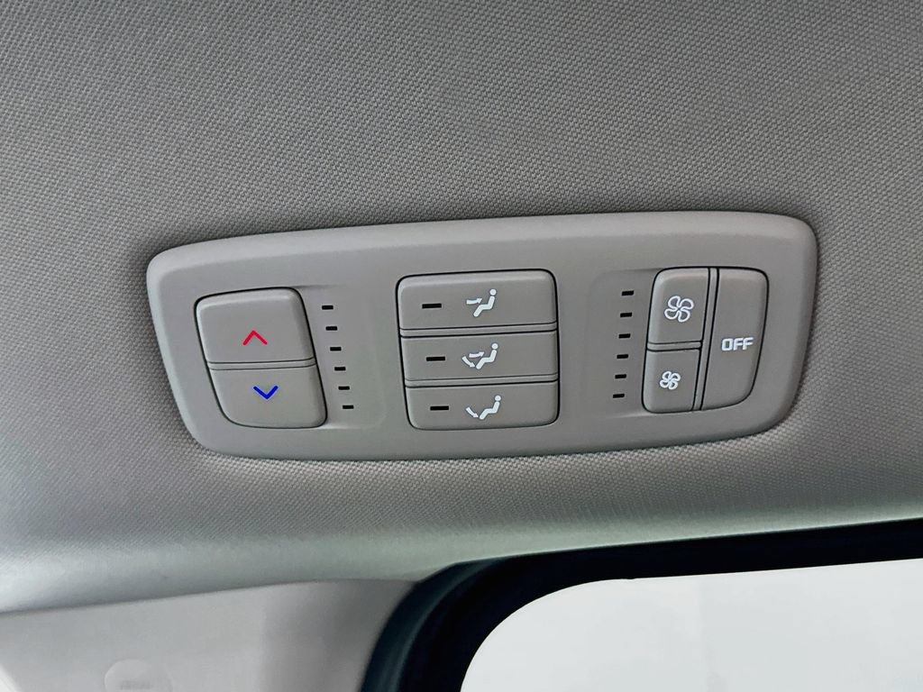 Used 2022 Kia Carnival LX FWD image 24