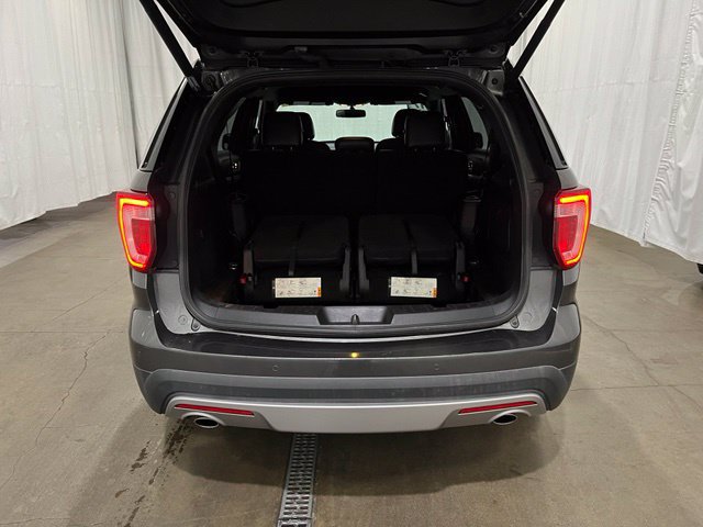 Used 2017 Ford Explorer XLT w/ Equipment Group 202A FWD image 15