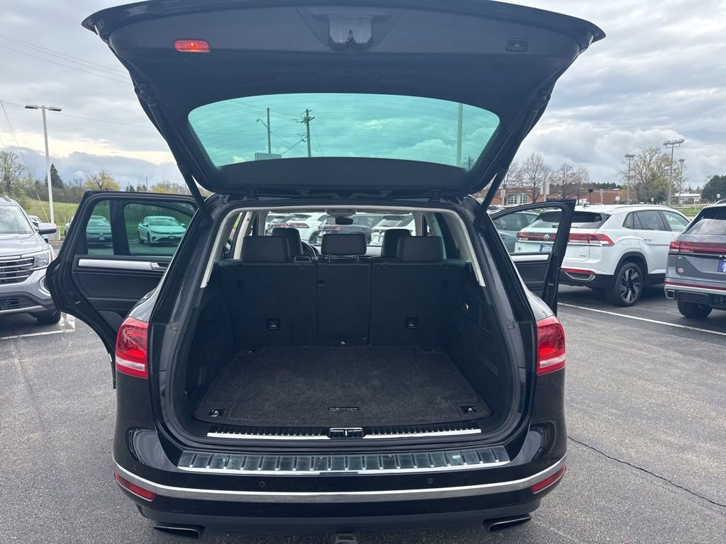 Used 2017 Volkswagen Touareg Sport AWD/4WD image 21