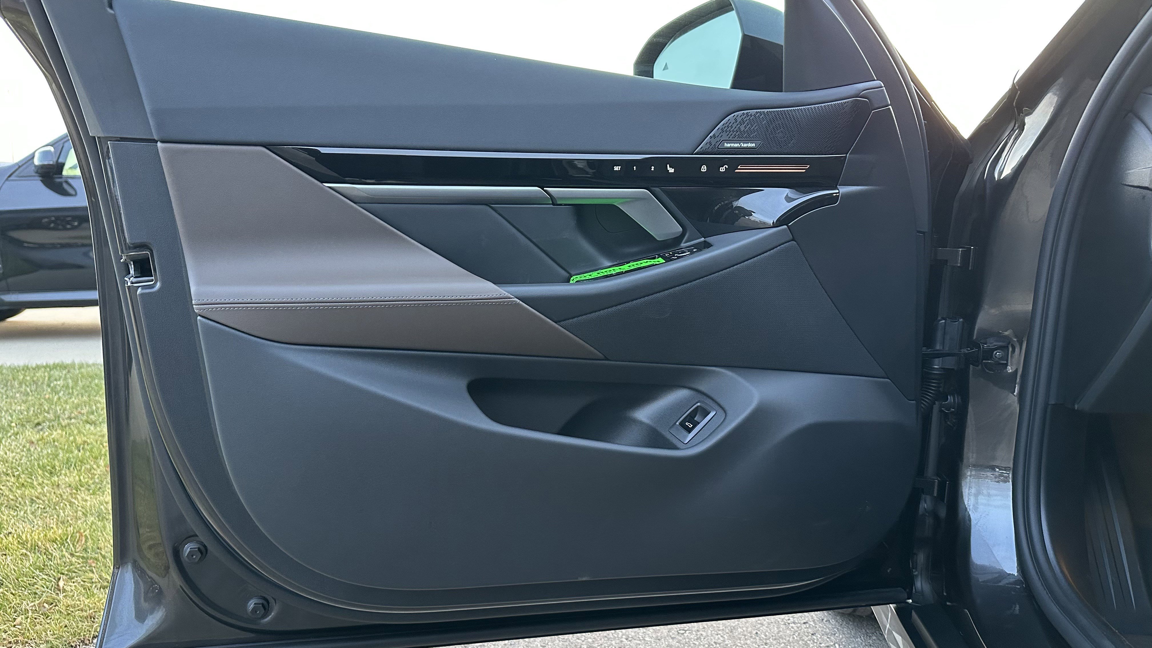 Used 2026 BMW 530i xDrive w/ Premium Package image 13