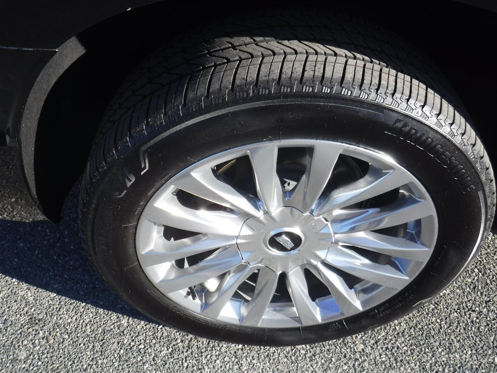 Used 2023 Cadillac Escalade Premium Luxury RWD image 4