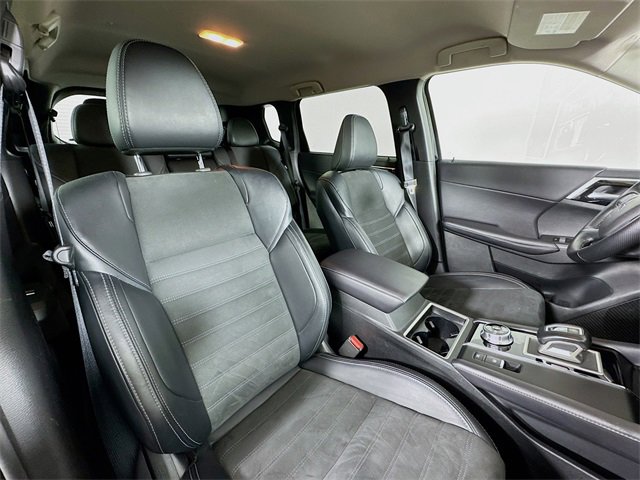 Used 2024 Mitsubishi Outlander SE image 29