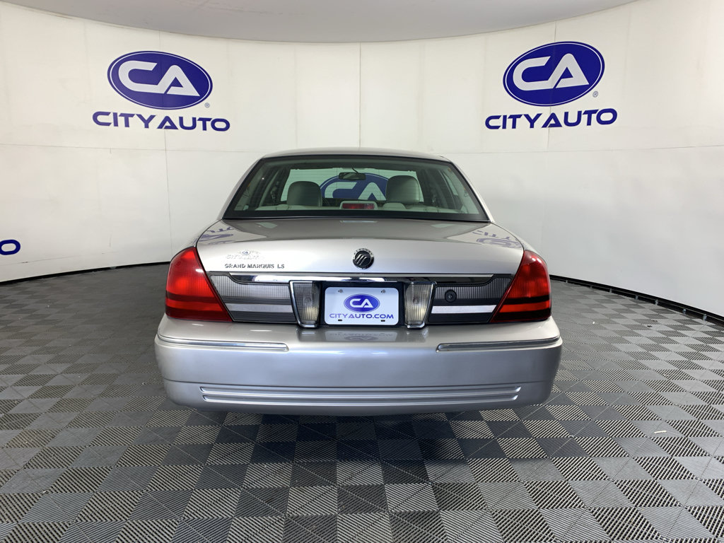 Used 2010 Mercury Grand Marquis LS RWD image 4